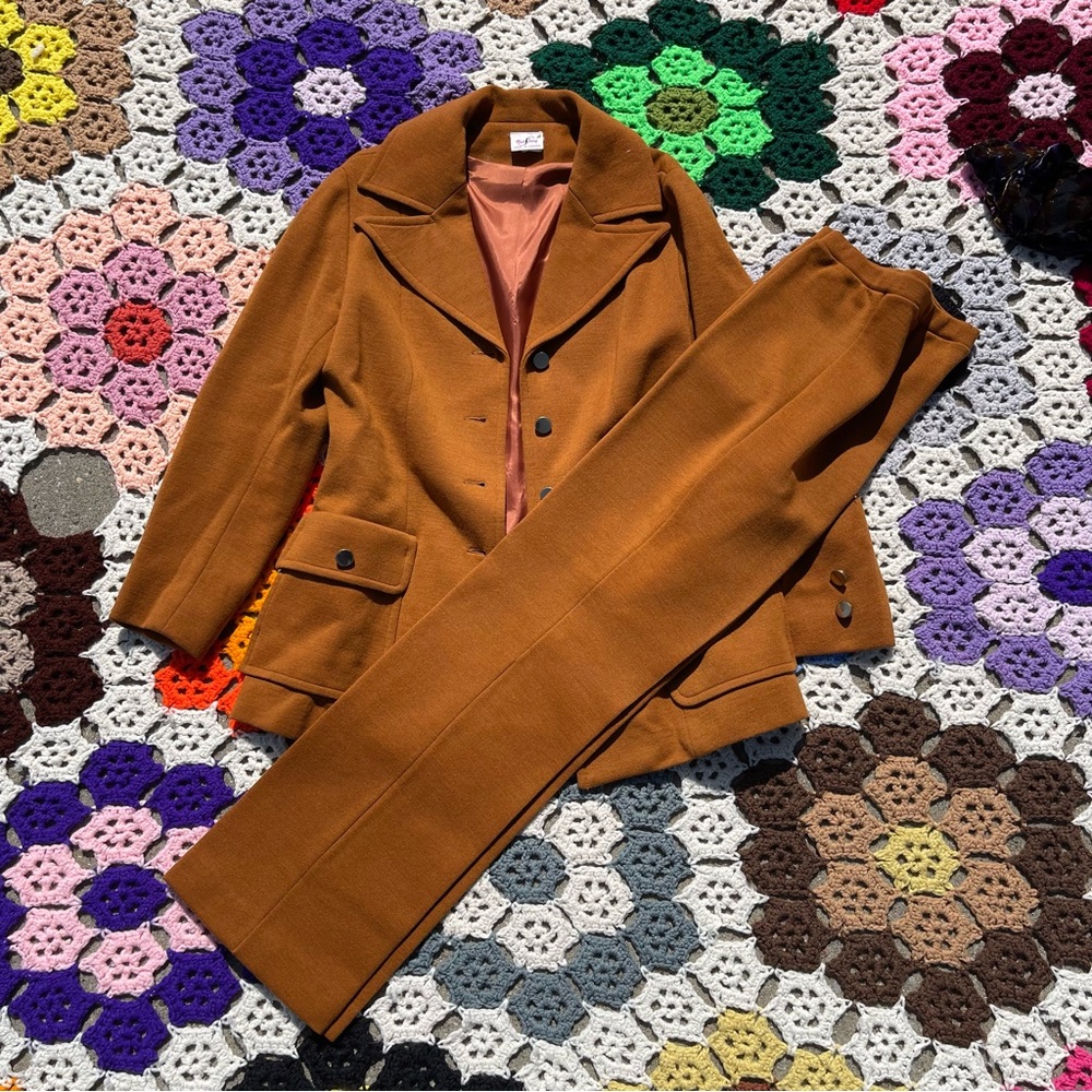 3 Piece 1970’s Set with Jacket ✨⚡️